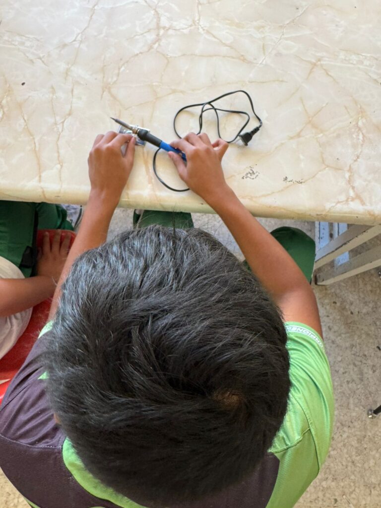 Continuidad al proyecto robótica para jovenes de secundaria whatsapp image 2025 12 16 at 1.33.31 pm (1)